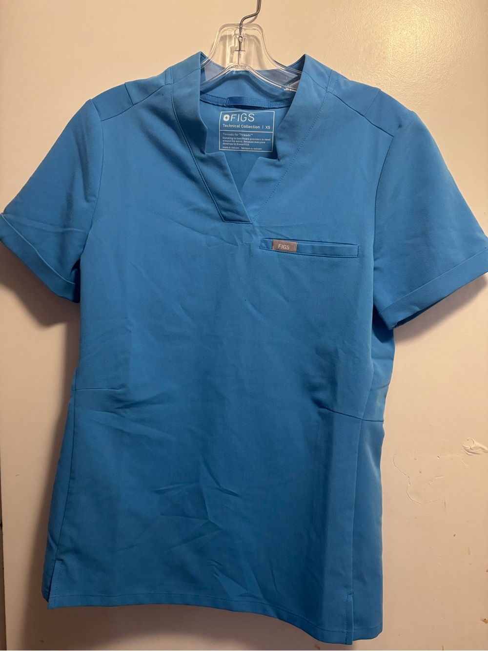 FIGS Unique discontinued design V-Neck fitted Scrub Top — like new —Size XS
